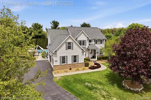 8705 Clarion Ct, Green Oak, MI 48116
