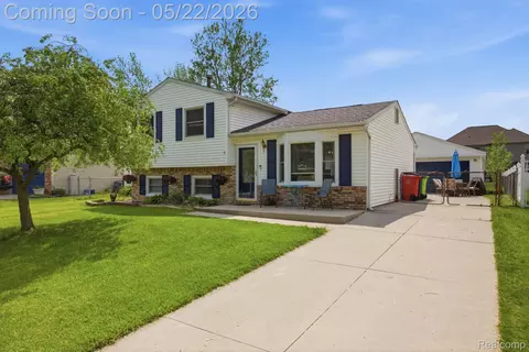 30232 Torry Ave, Flat Rock, MI 48134