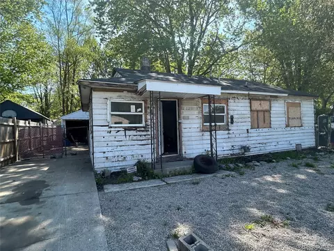 2625 Caledonia Ct, Westland, MI 48186