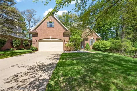 42392 White Hart Blvd, Canton, MI 48188