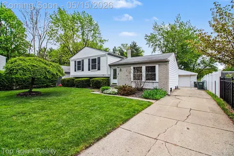 41636 Tetley Dr, Sterling Heights, MI 48313