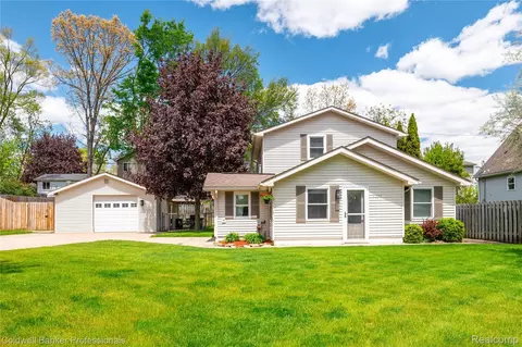 4020 Totem Ln, Waterford, MI 48328