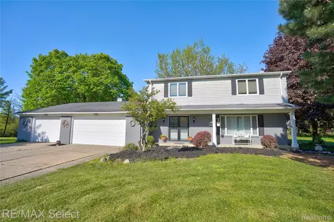 1490 Dyemeadow Ln, Flint, MI 48532