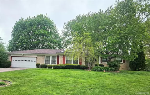 1321 Wagon Wheel Ln, Grand Blanc, MI 48439