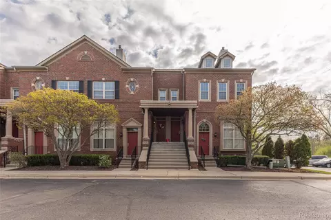 29242 W Glen Oaks, Farmington Hills, MI 48334