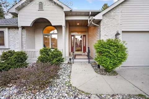 Exterior - 9508 Pine Needle Trl, Flushing, MI 48433 photo 2 of 4