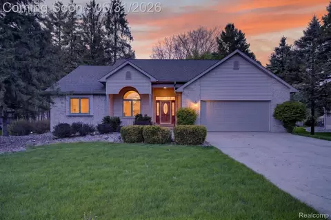 9508 Pine Needle Trl, Flushing, MI 48433
