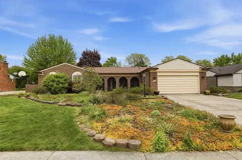 11136 Bellwood Dr, Plymouth, MI 48170