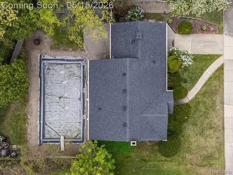 View/Area - 2229 E 8 Mile Rd, Grosse Pointe Woods, MI 48236 photo 2 of 3