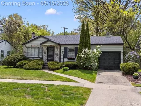 2229 E 8 Mile Rd, Grosse Pointe Woods, MI 48236