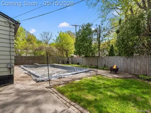 Exterior - 2229 E 8 Mile Rd, Grosse Pointe Woods, MI 48236 photo 2 of 2