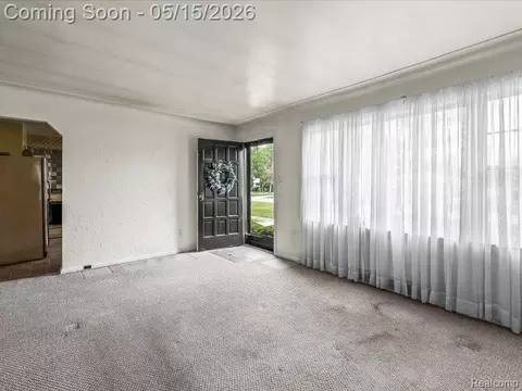 Living - 2229 E 8 Mile Rd, Grosse Pointe Woods, MI 48236 photo 2 of 3