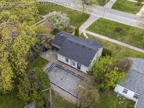 View/Area - 2229 E 8 Mile Rd, Grosse Pointe Woods, MI 48236 photo 1 of 3