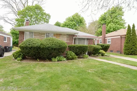 21961 Sussex St, Oak Park, MI 48237