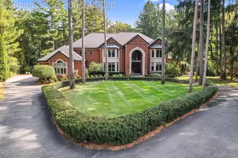 5479 River Ridge Dr, Genoa, MI 48116