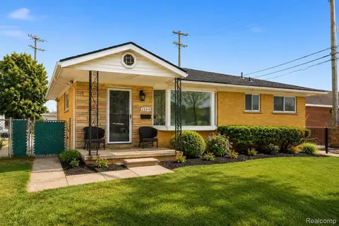 1544 Sheffield Rd, Birmingham, MI 48009
