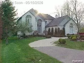 2337 Horseshoe Dr, West Bloomfield, MI 48322