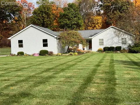6895 Fairway Vis, Oceola, MI 48843