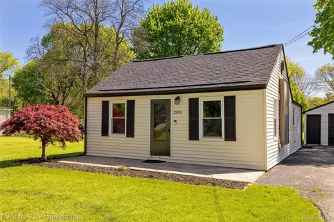 2830 Deland Rd, Waterford, MI 48329