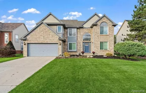 3152 Mulberry Ct, Wixom, MI 48393