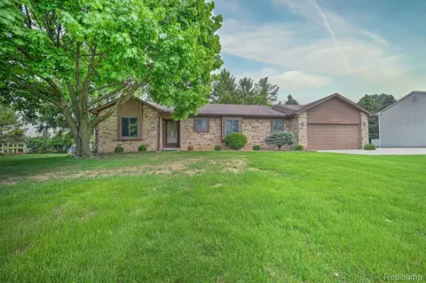 1569 Oak Grove Dr, Walled Lake, MI 48390
