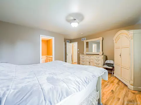 Bedroom - 48199 Lafayette Dr, Macomb, MI 48044 photo 3 of 12