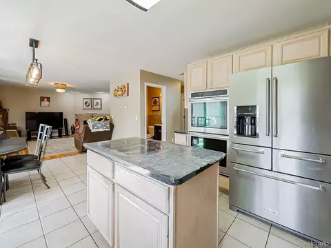 Kitchen - 48199 Lafayette Dr, Macomb, MI 48044 photo 3 of 6