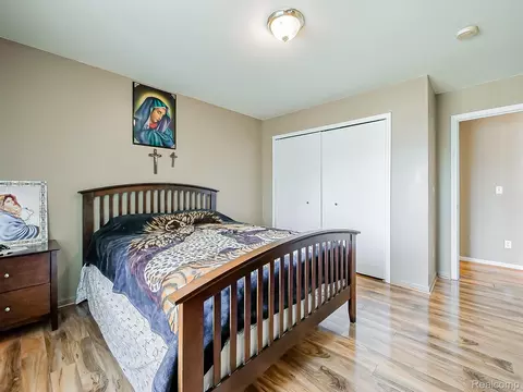 Bedroom - 48199 Lafayette Dr, Macomb, MI 48044 photo 4 of 12