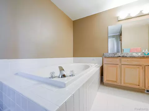 Bath - 48199 Lafayette Dr, Macomb, MI 48044 photo 3 of 6