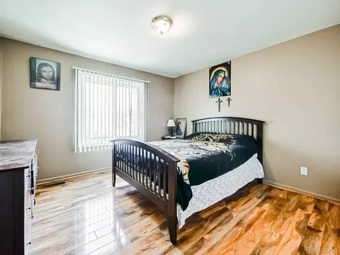 Bedroom - 48199 Lafayette Dr, Macomb, MI 48044 photo 5 of 12