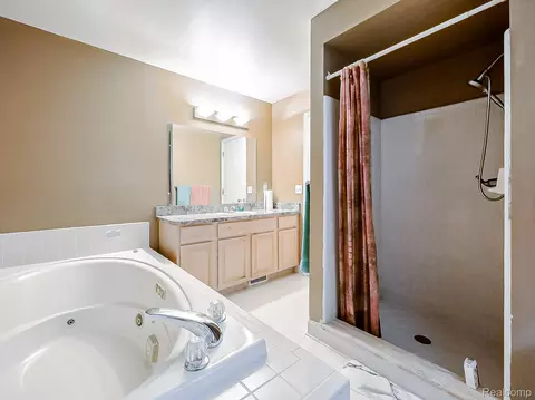 Bath - 48199 Lafayette Dr, Macomb, MI 48044 photo 4 of 6