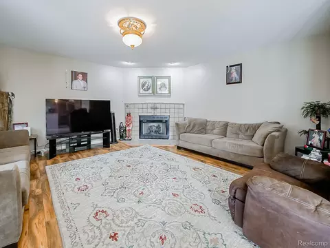 Living - 48199 Lafayette Dr, Macomb, MI 48044 photo 5 of 5