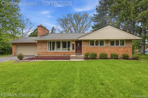 1546 S Milford Rd, Milford, MI 48381