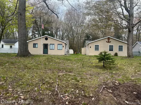 977 Port Austin Rd, Port Austin, MI 48467