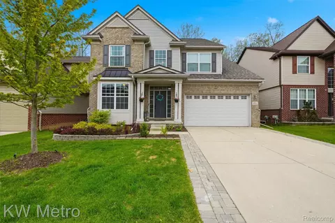 4953 W Stonegate Cir, Orion, MI 48359