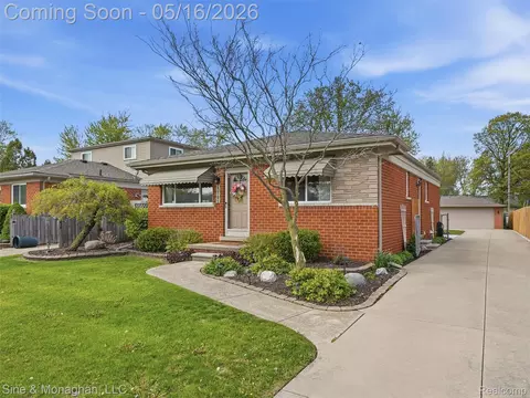 23701 Lakewood St, Saint Clair Shores, MI 48082