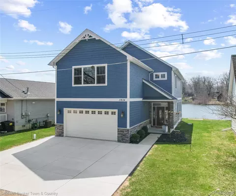 11634 Island Ct, Hartland, MI 48353