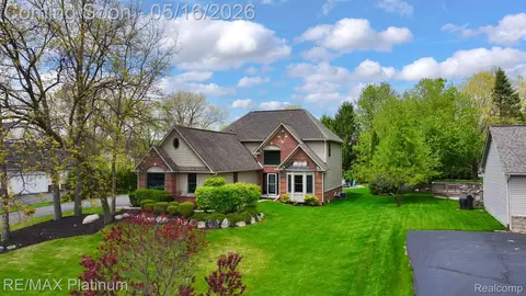 5043 Oak Bluff Ct, Genoa, MI 48843