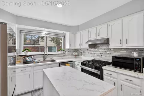 Kitchen - 17906 Cider Mill St, Macomb, MI 48044 photo 2 of 4