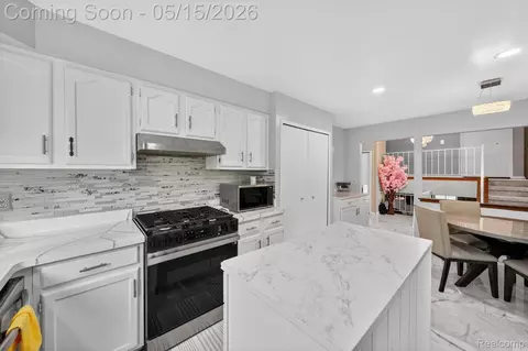 Kitchen - 17906 Cider Mill St, Macomb, MI 48044 photo 3 of 4