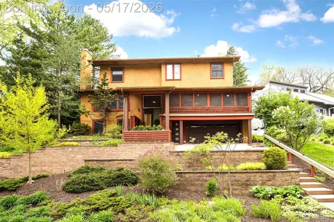 1321 Orkney Dr, Ann Arbor, MI 48103