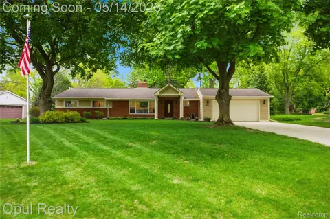 24018 Lynwood Dr, Novi, MI 48374