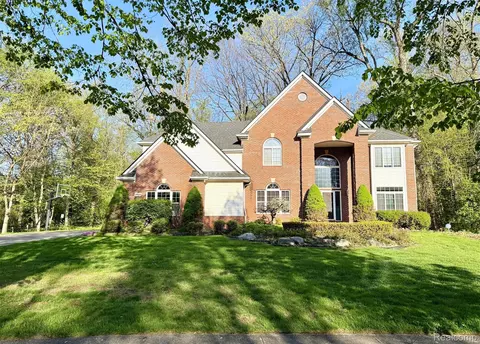 24525 Sandpiper Ct, Novi, MI 48374