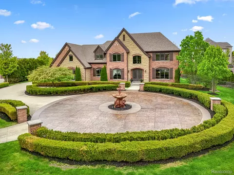 48892 Barola Ct, Northville, MI 48167