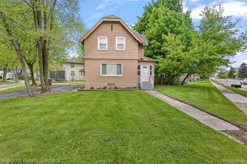 686 N Perry St, Pontiac, MI 48342