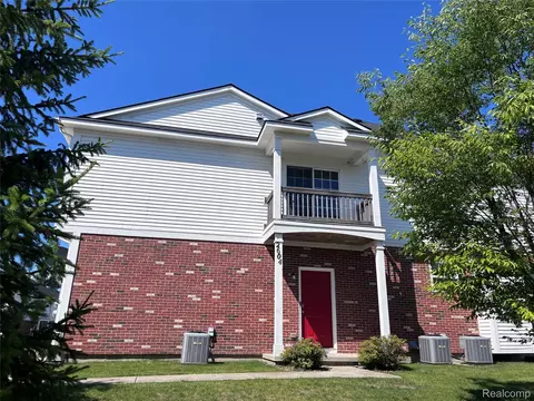 2604 Riversedge Dr #10, Saline, MI 48176