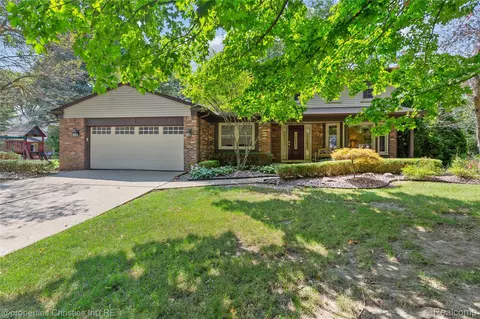 41101 Croydon Ct, Northville, MI 48168