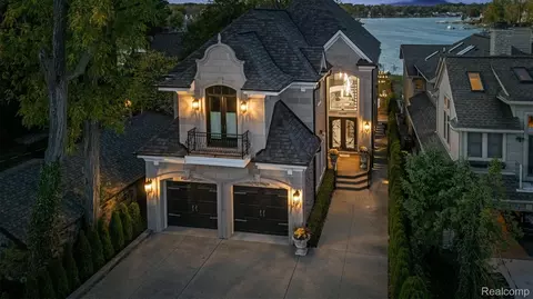 2390 Walnut Lake Rd, West Bloomfield, MI 48323