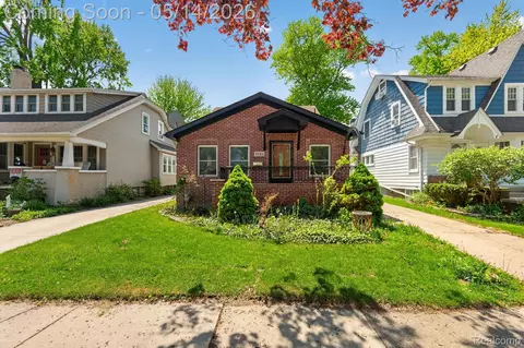 1781 Brys Dr, Grosse Pointe Woods, MI 48236