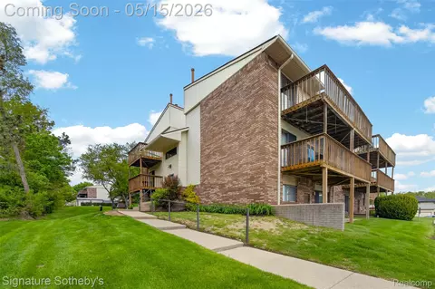 875 S Pontiac Trl #B208, Walled Lake, MI 48390